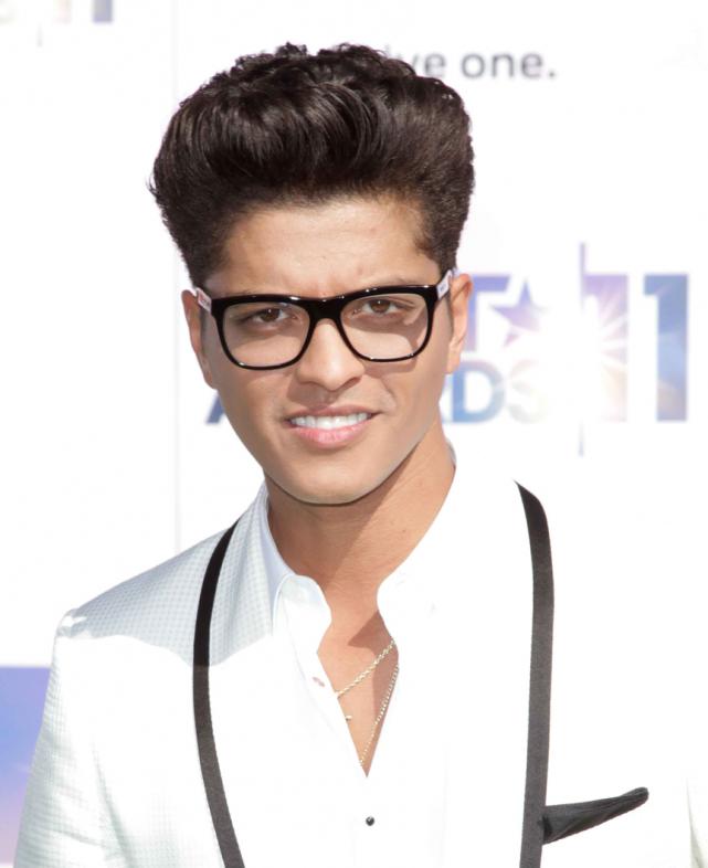 Bruno Mars with glasses | Bruno Mars Photos | FanPhobia - Celebrities ...